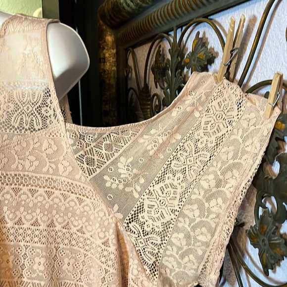 Torrid Cold Shoulder Top  Nude Color Lace with Stretch NWOT Sz 5X - Picture 6 of 14